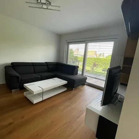 Διαμέρισμα Schoene Gartenwohnung Mit Carport Und Terrasse! Γκρατς