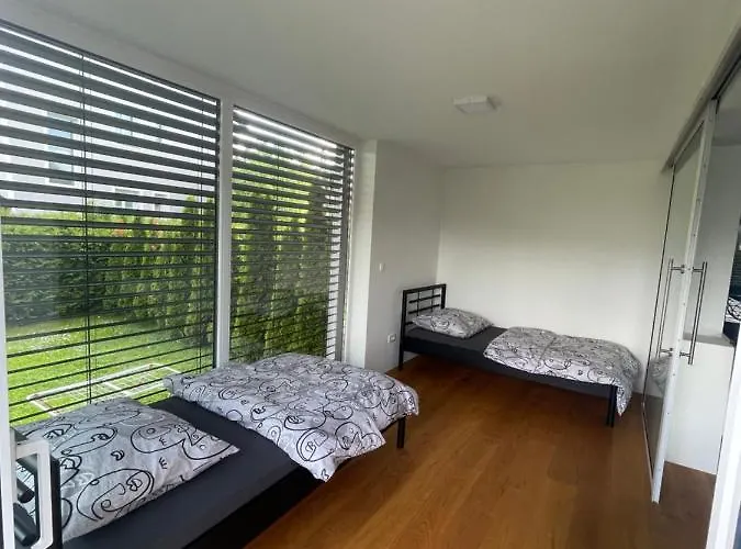 Schoene Gartenwohnung Mit Carport Und Terrasse! Διαμέρισμα