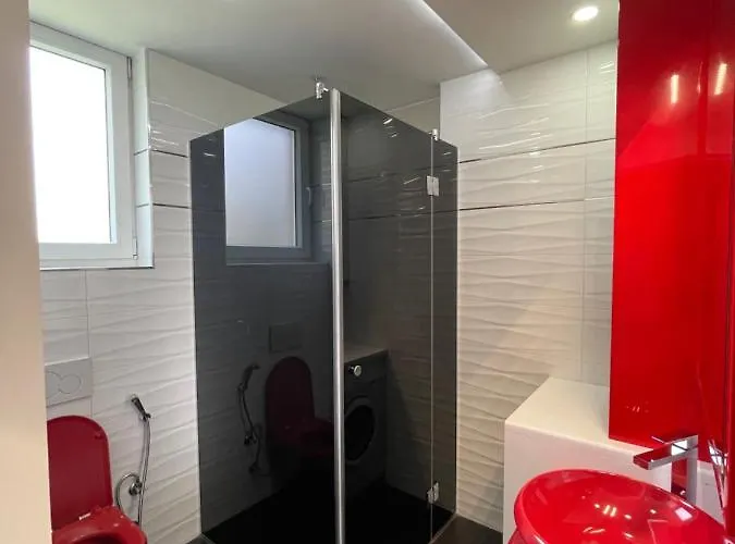 Schoene Gartenwohnung Mit Carport Und Terrasse! * Γκρατς