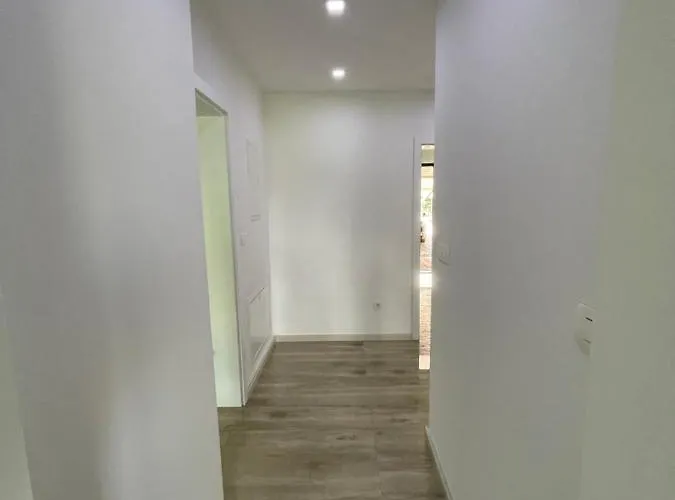 Διαμέρισμα Schoene Gartenwohnung Mit Carport Und Terrasse!