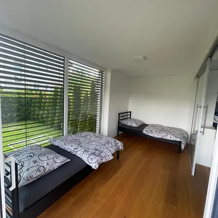 Schoene Gartenwohnung Mit Carport Und Terrasse! Apartmán