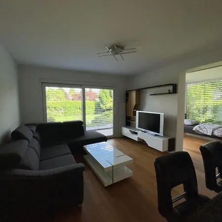 Schoene Gartenwohnung Mit Carport Und Terrasse! Apartmán *