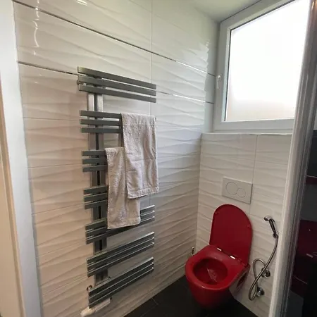 Schoene Gartenwohnung Mit Carport Und Terrasse! Apartmán Štýrský Hradec