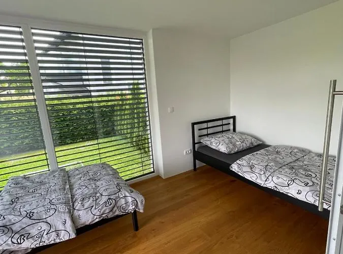 Schoene Gartenwohnung Mit Carport Und Terrasse! 公寓 格拉茨