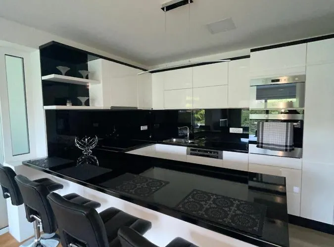 公寓 Schoene Gartenwohnung Mit Carport Und Terrasse! 格拉茨