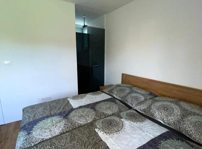 Apartament Schoene Gartenwohnung Mit Carport Und Terrasse!