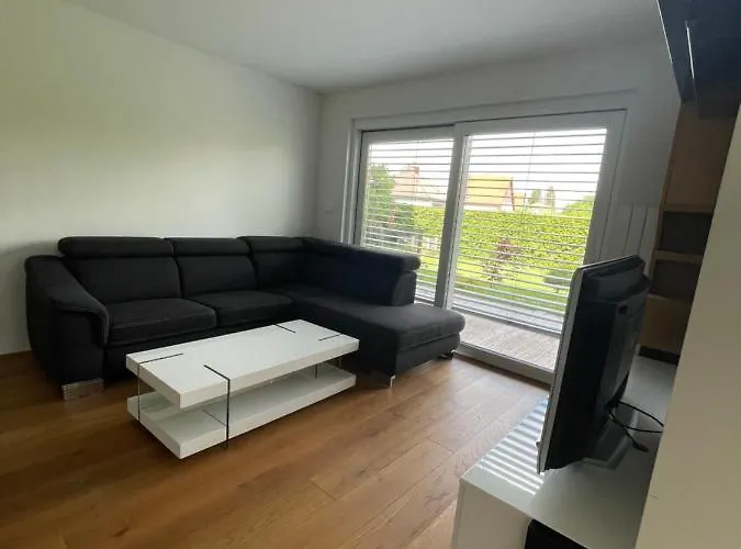 公寓 Schoene Gartenwohnung Mit Carport Und Terrasse! 格拉茨