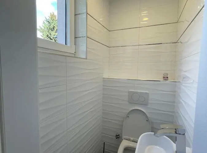 Apartament Schoene Gartenwohnung Mit Carport Und Terrasse! *