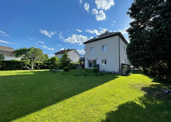 Schoene Gartenwohnung Mit Carport Und Terrasse! 格拉茨
