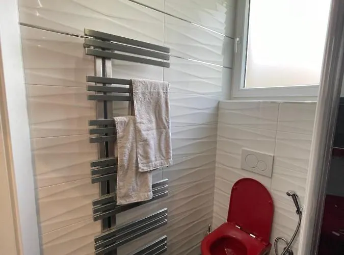 Schoene Gartenwohnung Mit Carport Und Terrasse! Apartament Graz